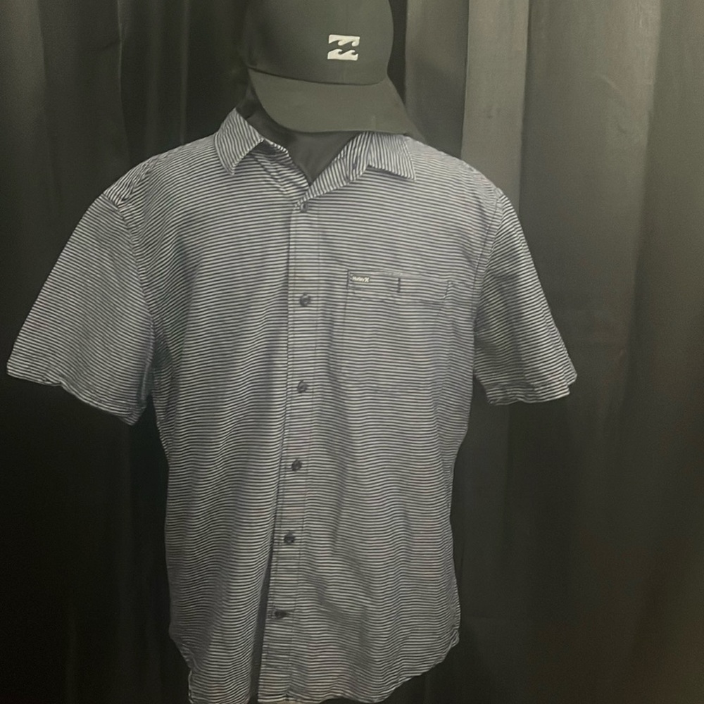 Hurley button down short sleeve.Men’s XL fits like or L. Striped